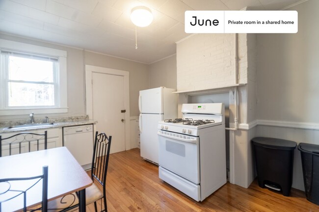 Building Photo - Private bedroom in 4 bed/1 bath Home