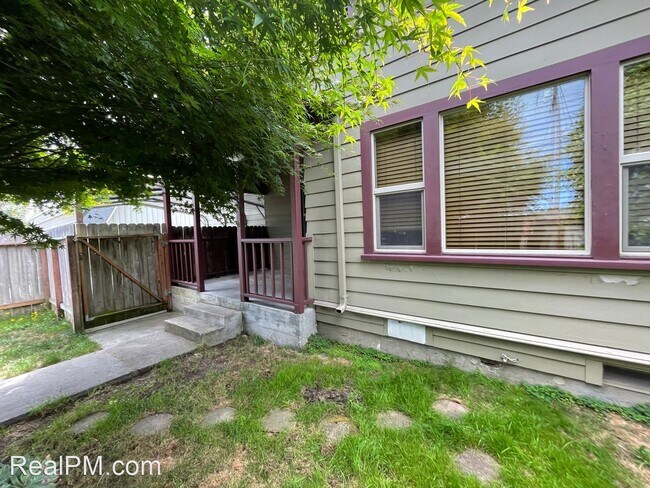 Foto del edificio - 3 br, 2 bath House - 3950 F St
