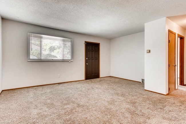Building Photo - 1262 Quaker St