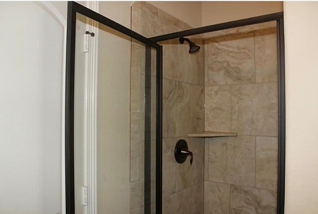 Building Photo - 2510 Pembroke Springs