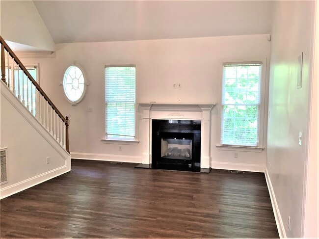 Building Photo - 830 Red Hawk Court