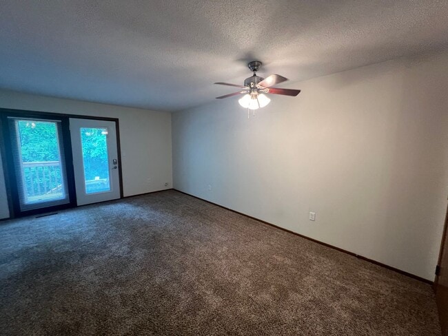 Building Photo - 2-bedroom, 1.5 bathroom Townhome