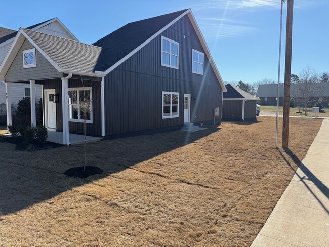 Building Photo - 401 Birmingham St SE