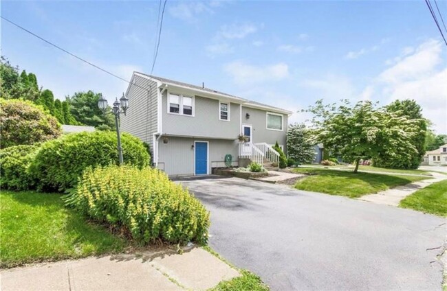 Building Photo - 90 Harborview Dr