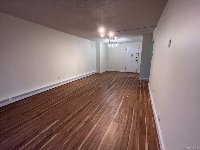 Foto del edificio - 560 Halstead Ave