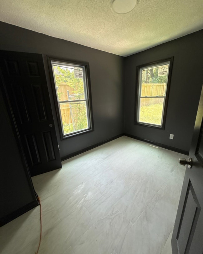 Building Photo - 2543 Pershing Ave