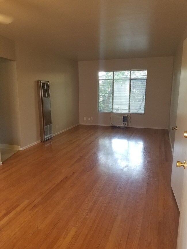 Building Photo - 5488 Carlson Dr