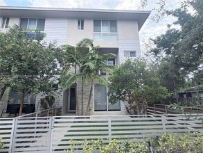 Building Photo - 612 NE 12th Ave