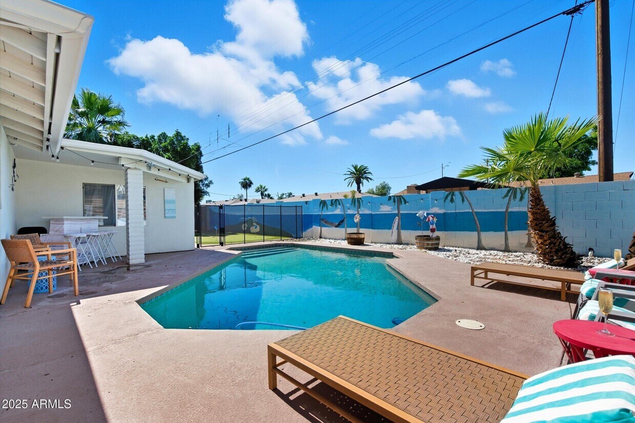 Foto principal - 2530 N 68th Pl