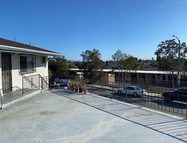 Building Photo - 839 E Sunrise Blvd