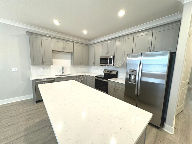 Building Photo - 3BD/3.5BA FOR RENT IN THE RESERVE