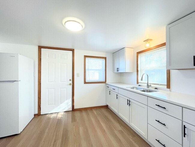 Building Photo - Two Bedroom Home with Detached Garage