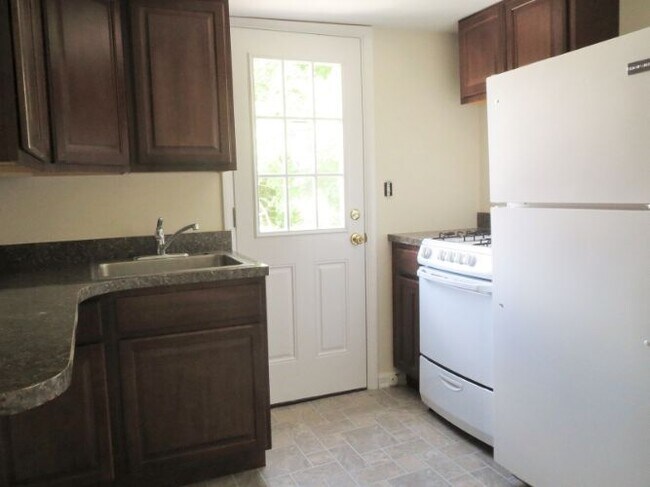 Building Photo - 66-68 Duer St