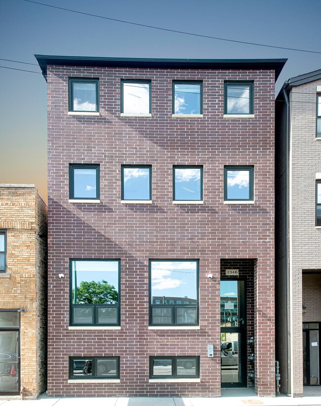 Building Photo - 2346 W Grand Ave