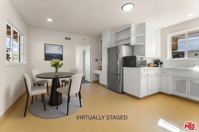 Building Photo - 549 El Medio Ave