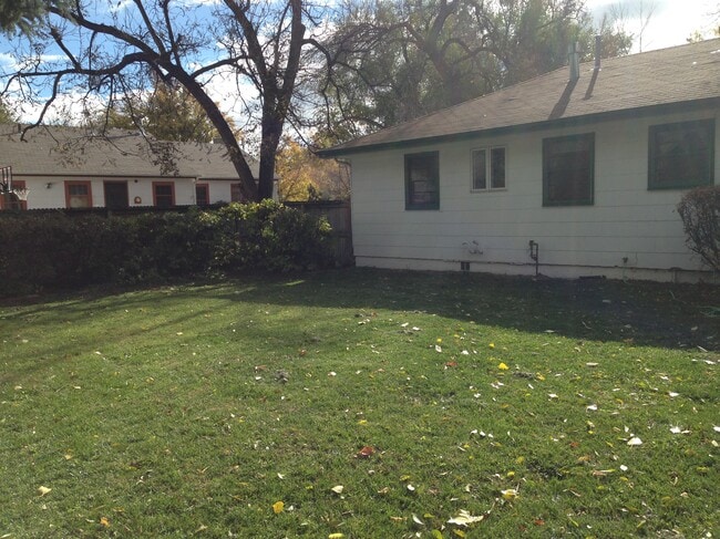 Building Photo - 1008 Woodford Ave