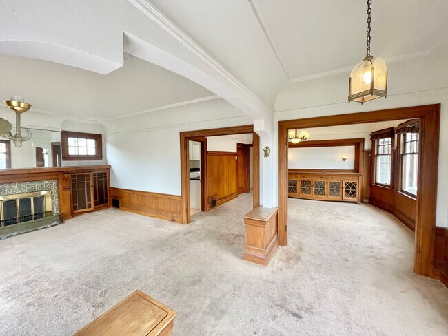 Building Photo - Westwood Park - Stunning 4BR+ / 2 BA Home w/Fabulous Back Yard! - PROGRESSIVE