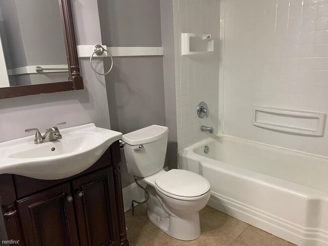 Building Photo - 2 br, 1 bath Townhome - 626 N 33rd St
