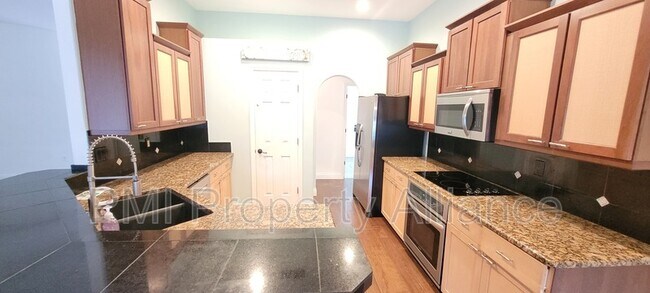 Building Photo - 169 Winding Oaks Ln