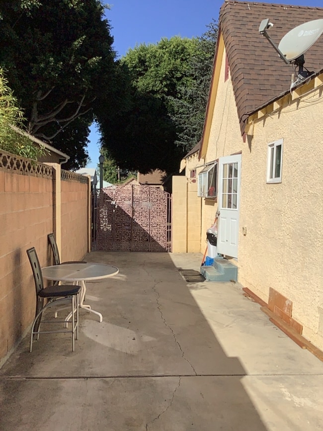 Foto del edificio - Charming 3 Bed/1.5 Bath Tudor with Spaciou...