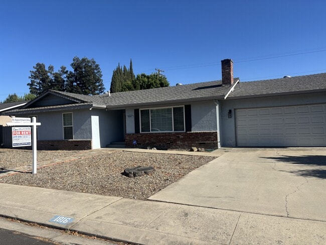 Building Photo - 1816 Fallon Ln
