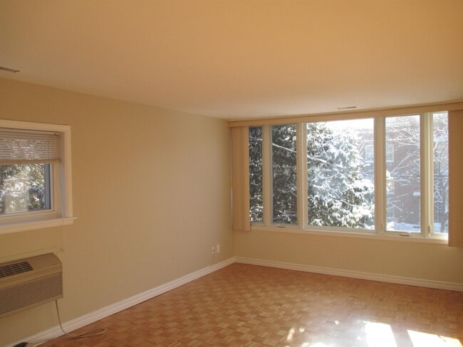 Building Photo - 111 Crichton St