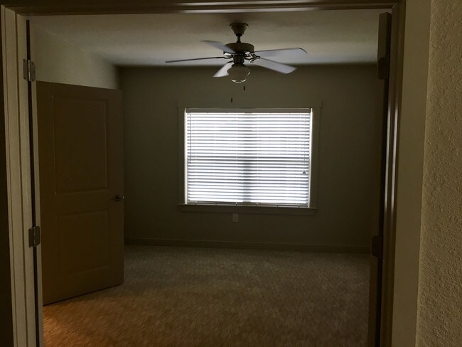 Foto del edificio - 9724 Kincey Ave