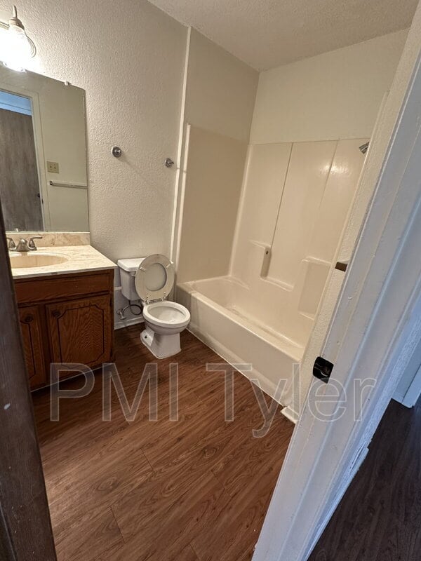 Building Photo - 2813 W Shaw St