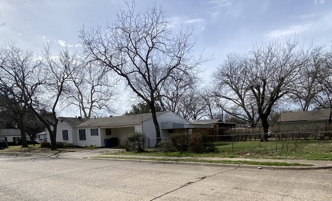 Photo - 3803 Poinsettia Dr House