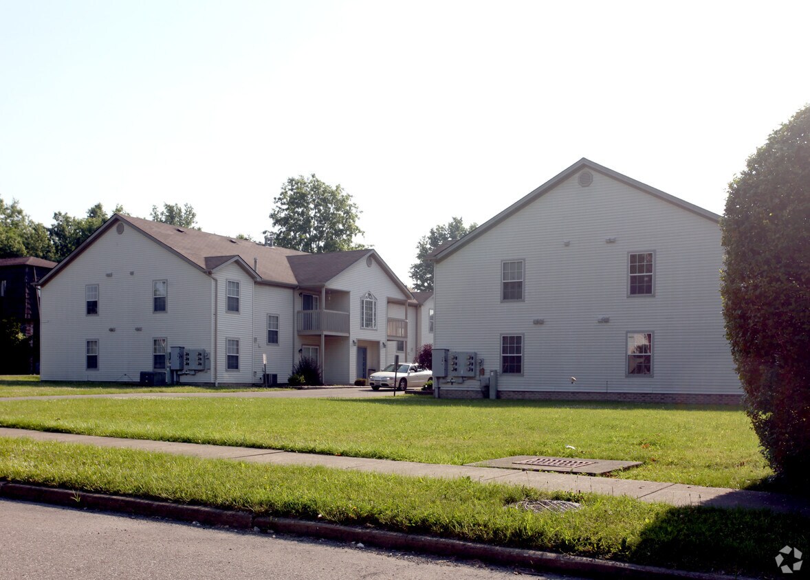 Primary Photo - 734-742 Mauro Cir