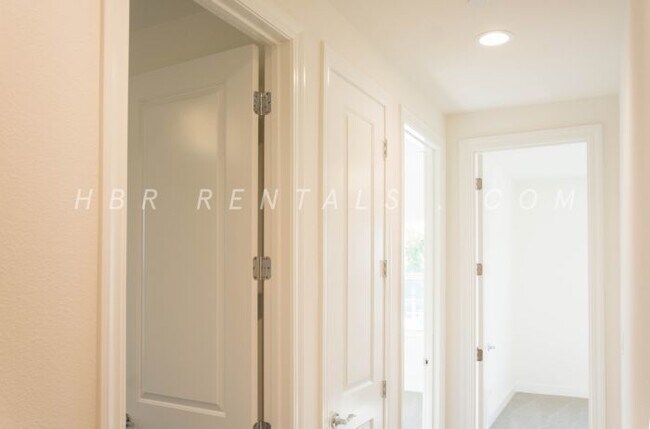 Foto del edificio - Ellis Neighborhood  | Spacious Single-Stor...