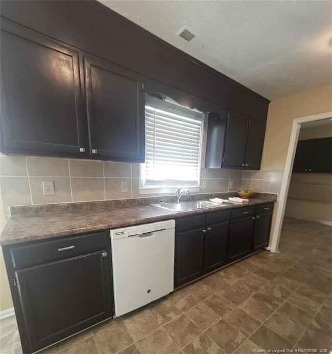 Foto del edificio - 7281 Pebblebrook Dr