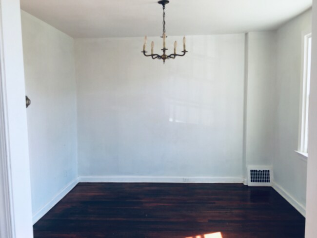 Foto del edificio - 708 Parklane Rd