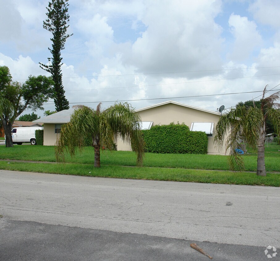 Foto del edificio - 5201 NW 17th St