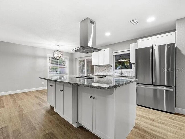 Building Photo - 5029 Burlington Ave N