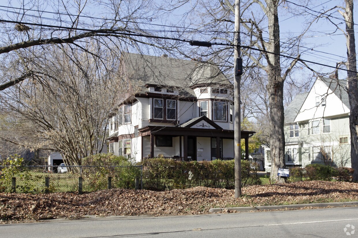 Building Photo - 922 S Park Pl