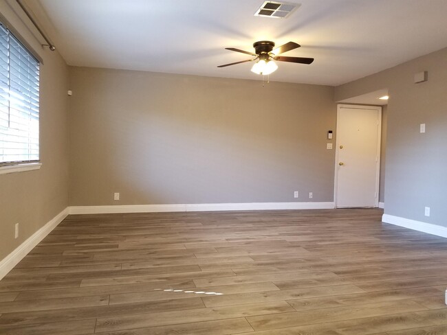 Building Photo - 6140 Meadowgrass Ln