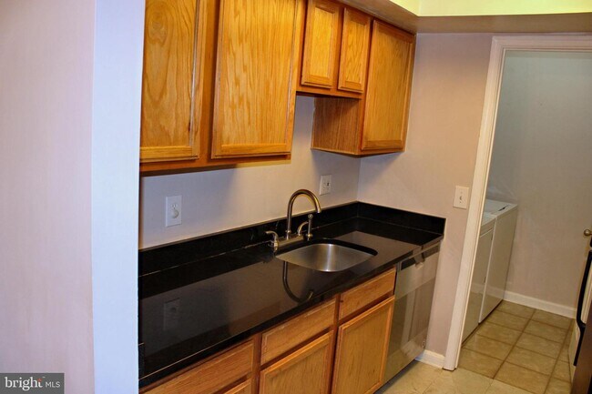 Foto del edificio - 14800 Rydell Rd