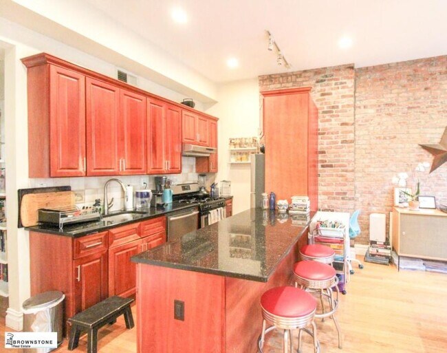 Building Photo - 3 bedroom in BROOKLYN NY 11231