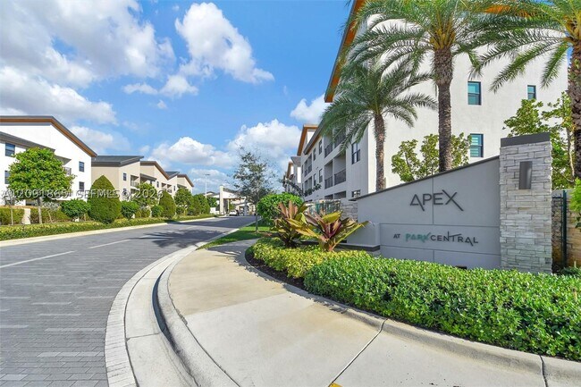 Foto del edificio - 7805 NW 104th Ave