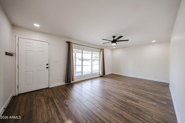 Building Photo - 3813 W Meadowbrook Ave