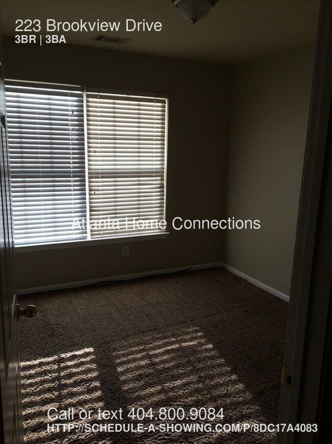 Building Photo - 223 Brookview Dr