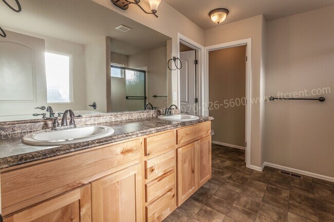 Building Photo - 570 Lapis Pl