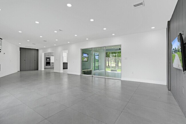 Foto del edificio - 6700 E Tropical Way