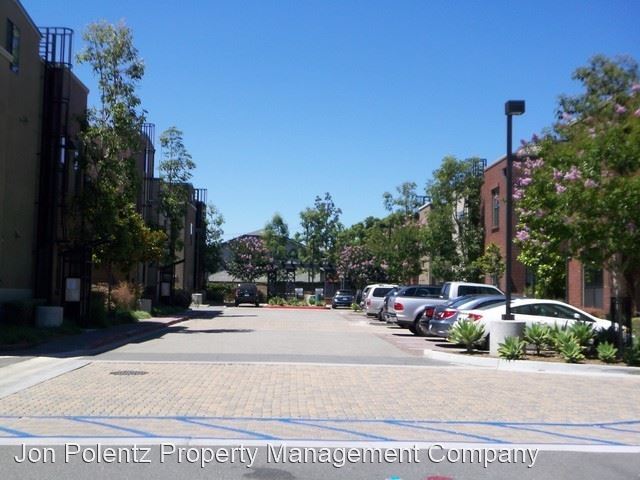 Foto del edificio - 3 br, 2.5 bath Apartment - 555 W. Maple Ave.