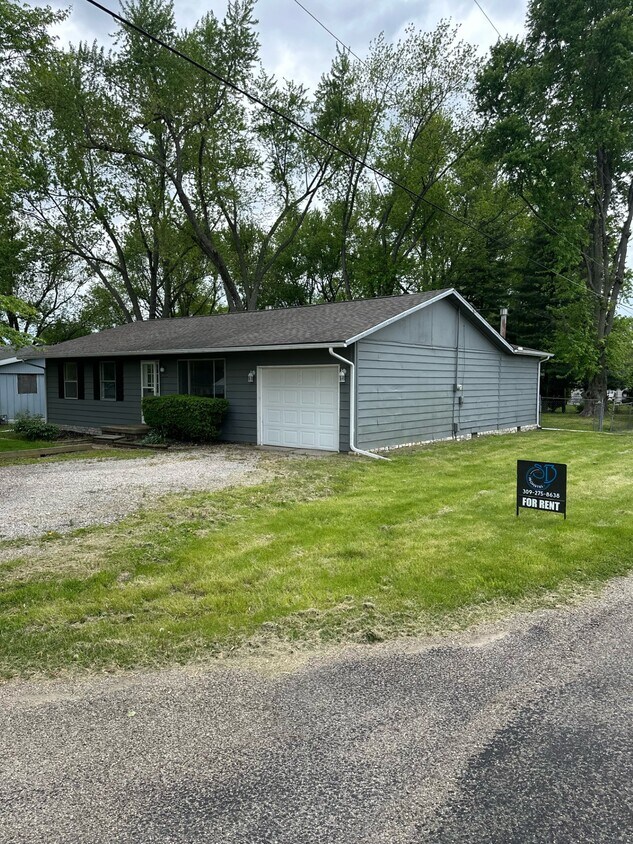 Primary Photo - 8224 Pine Dr