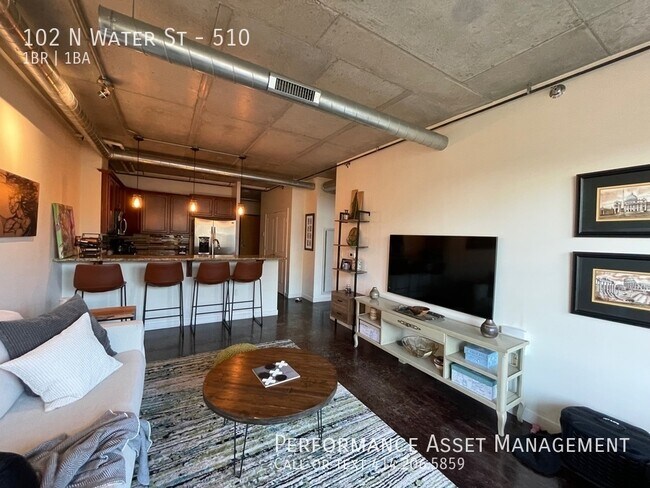 Building Photo - Gorgeous 1BED+DEN/1BATH Third Ward Condo