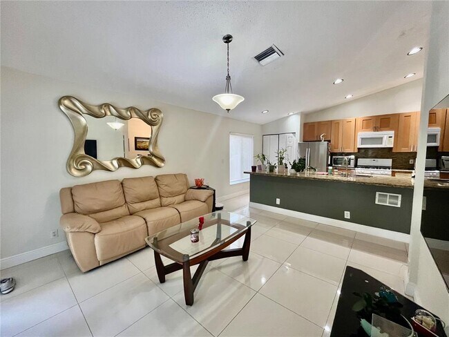 Foto del edificio - 13244 NW 12th St