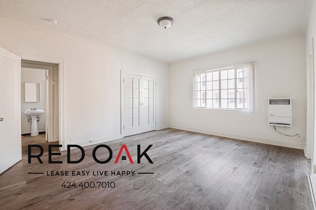 Building Photo - 259 S Harvard Blvd