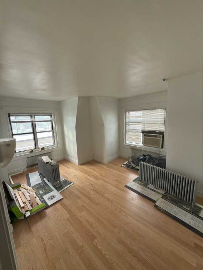 Building Photo - 57 Gainsborough St
